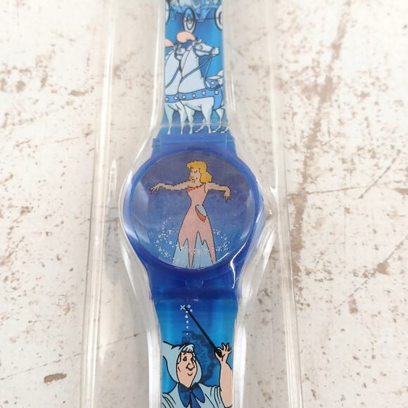 Disney Cinderella Kids Digital Led Display Watch w/ 3D Lenticular Effect - Picture 4 of 5